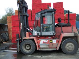 mounting and dismounting forklifts 1